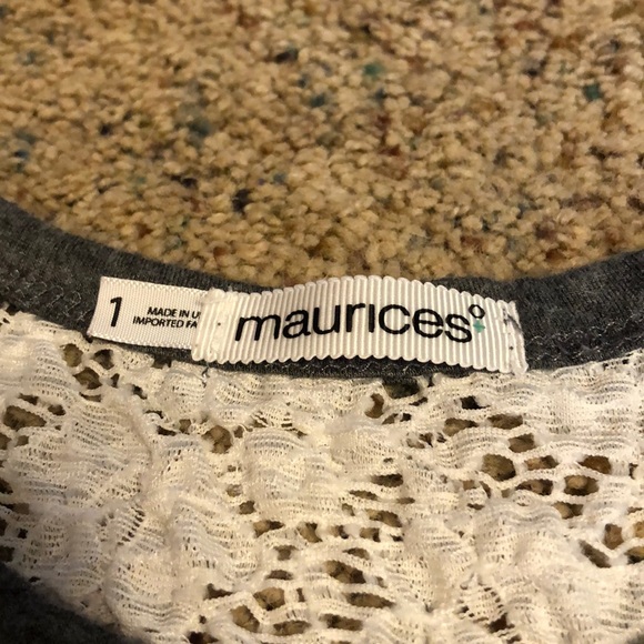 Gray and white lace 1/4 sleeve shirt - Picture 2 of 3